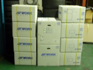 持ち込みタイヤはジャペックス・・・ 持ち込みパーツもジャペックス・・・ パーツの販売もジャペックス・・・でお願いいたします♪
